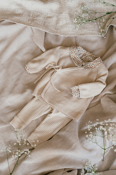 A Tiny Story Girls Long sleeve Snow Flower met broekje Snow Flower in maat 50,56,62,68,74