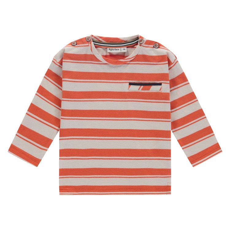 Een oranje babyshirt met witte strepen