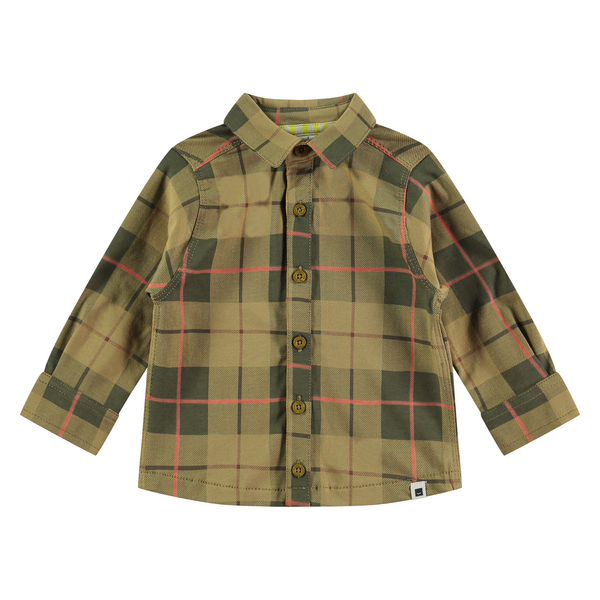 Een groen geblokt babyshirtje met knoopjes