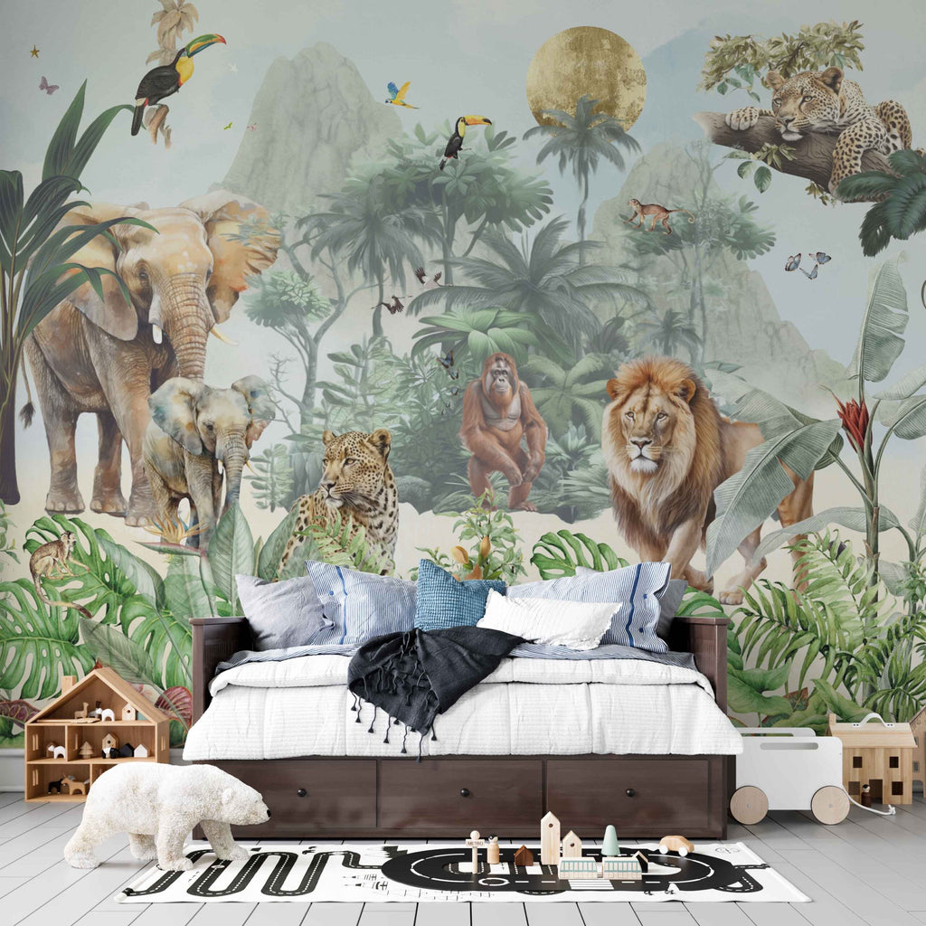 Fleur des Fleurs Behang Jungle Paradise Sky Blue. Jungle print met olifanten, leeuwen, panters, gorilla's in kleur.