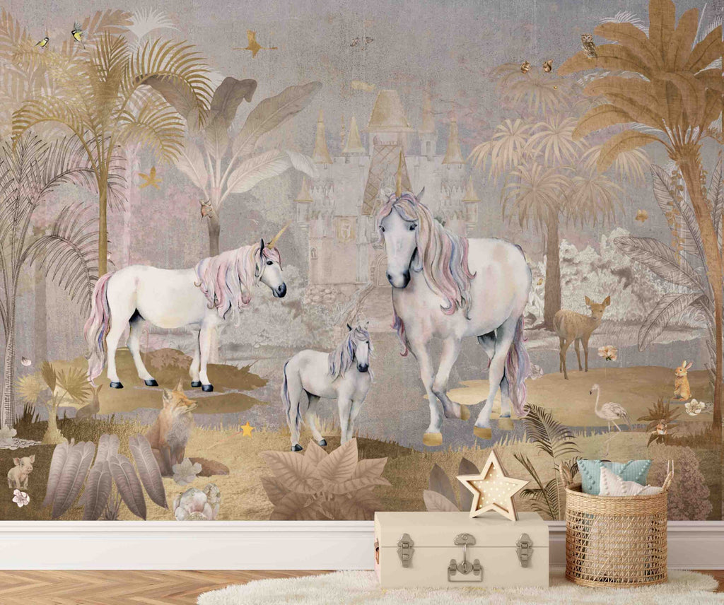 Fleur des Fleurs Behang Unicorn Forest Life Beige Gold in vlies en vinyl.