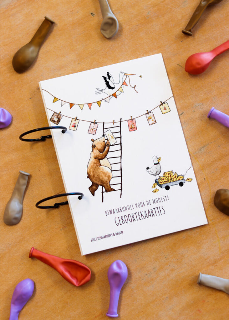 Bewaarbundel geboortekaartjes met een beer