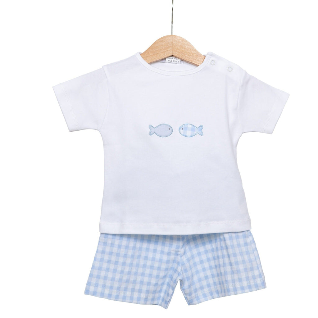 T-shirtje met twee blauwe visjes en blauw wit geruite korte broek