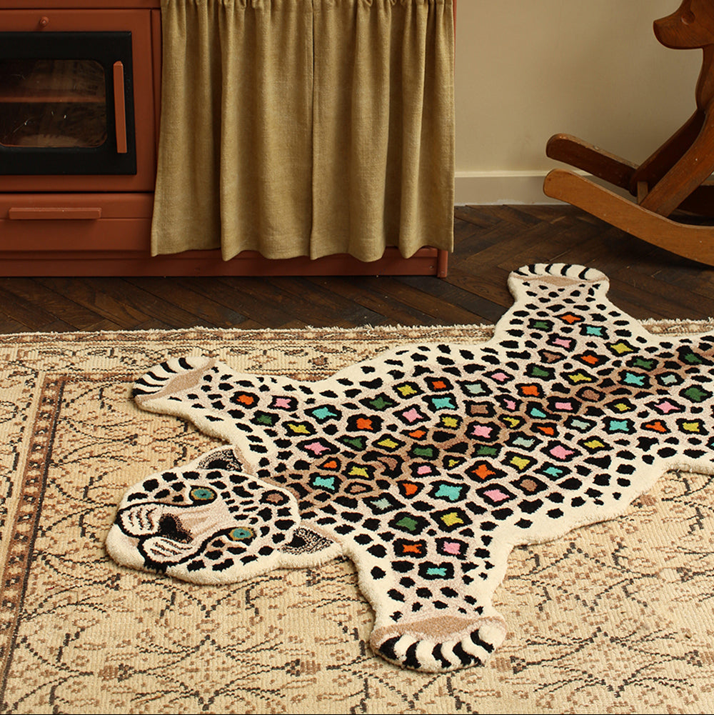 Doing Goods Disco Leopard Rug verkrijgbaar in small, large en extra large.