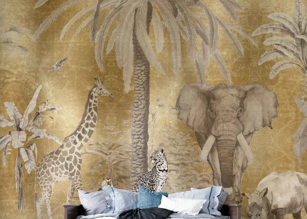 Fleur des Fleurs Behang Animalia Palm D’or Gold in vlies en vinyl.
