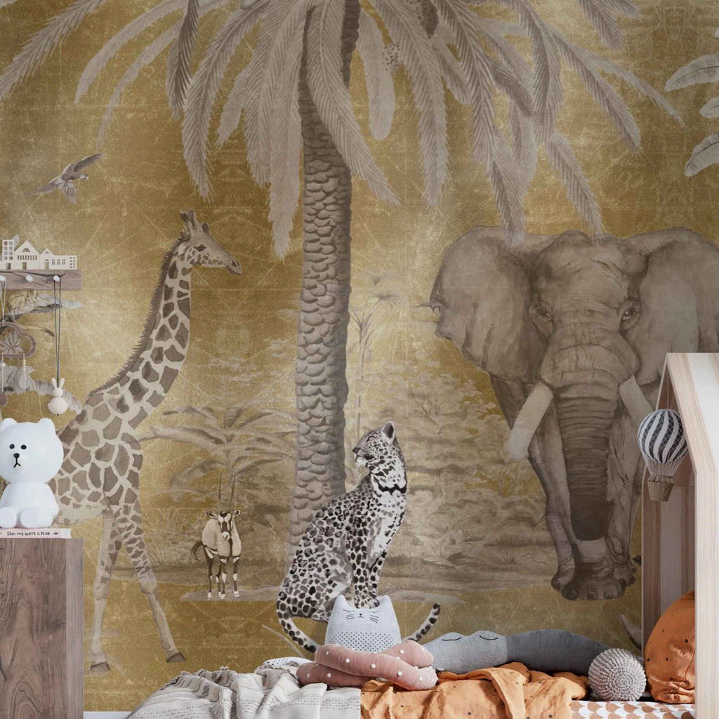 Fleur des Fleurs Behang Animalia Palm D’or Gold in vlies en vinyl.