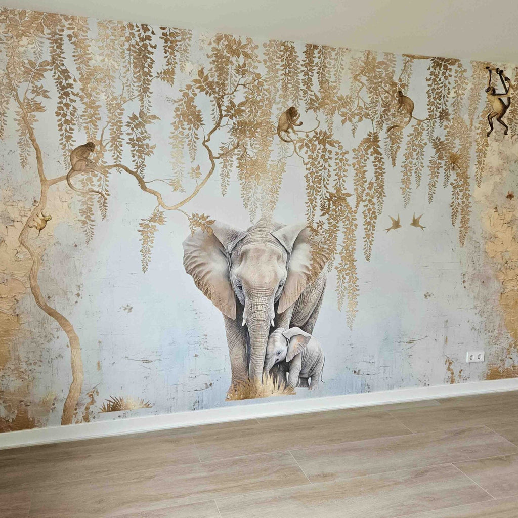Fleur des Fleurs Behang Elephant Hug Blue Gold in vlies en vinyl.
