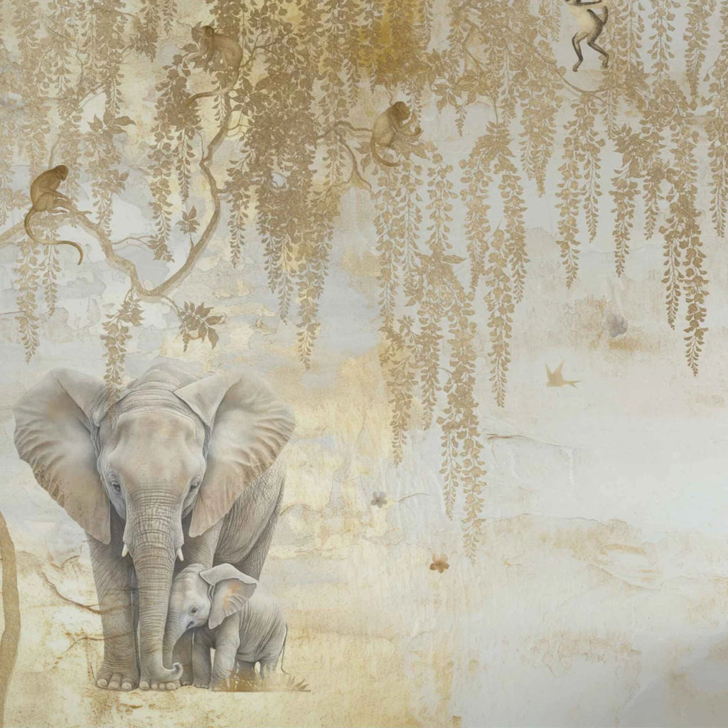 Fleur des Fleurs Behang Elephant Hug Natural Gold Beige Taupe in vinyl en vlies.