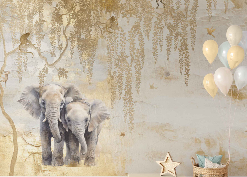 Fleur des Fleurs Behang Elephant Hug Natural Gold Beige Taupe in vinyl en vlies.