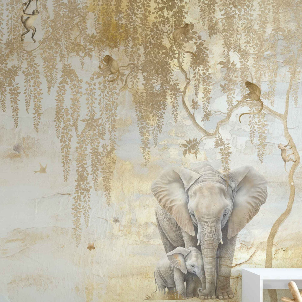 Fleur des Fleurs Behang Elephant Hug Natural Gold Beige Taupe in vinyl en vlies.