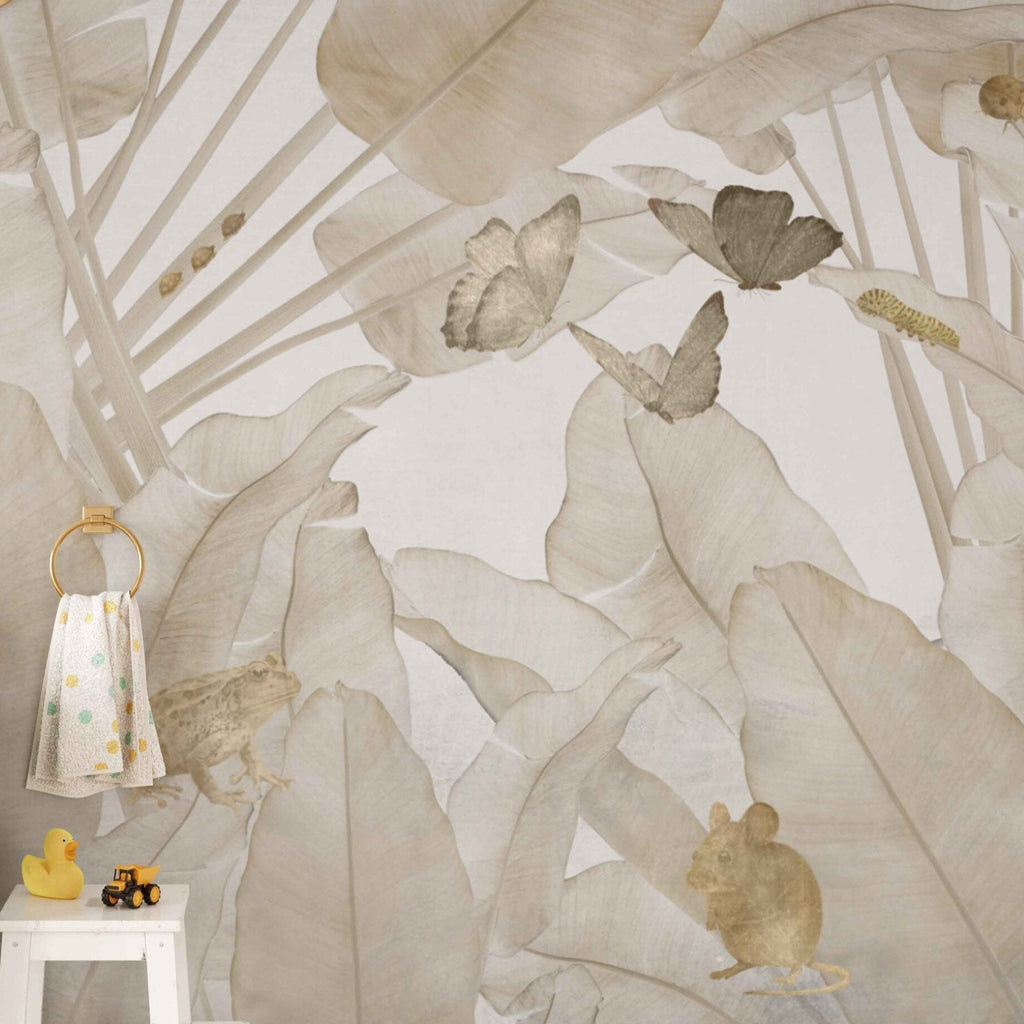 Fleur des Fleurs - Behang - Foggy Leaves Beige Gold in vlies en vinyl.