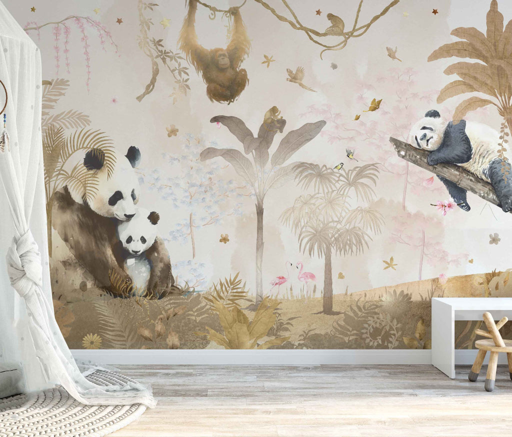 Fleur des Fleurs Behang - Panda Forest Naturel Pink in vlies en vinyl. Behang met roze tinten. Met panda beren en een baby pandabeer.