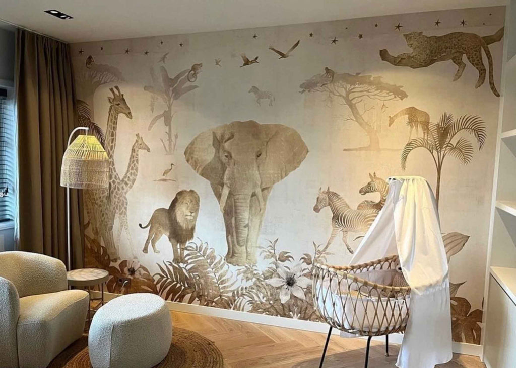 Fleur des Fleurs Behang Safari Parade Beige. Beschikbaar in vlies en vinyl.