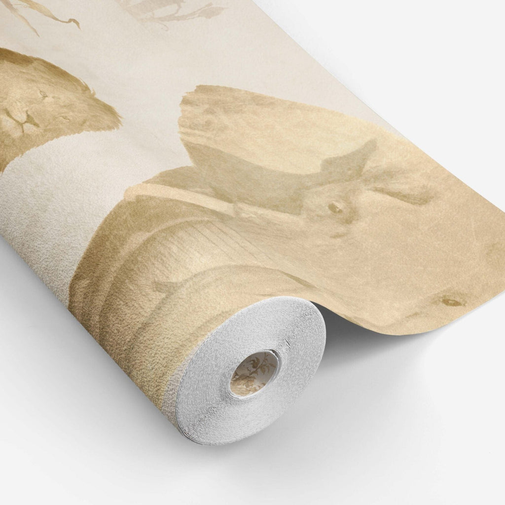 Fleur des Fleurs Behang Safari Parade Beige. Beschikbaar in vlies en vinyl.