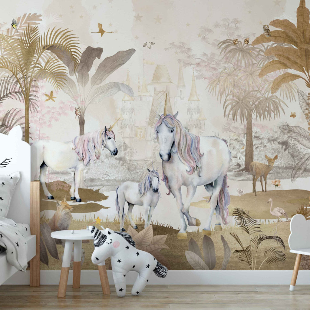 Fleur des Fleurs Behang Unicorn Forest Life Beige Gold in vlies en vinyl.