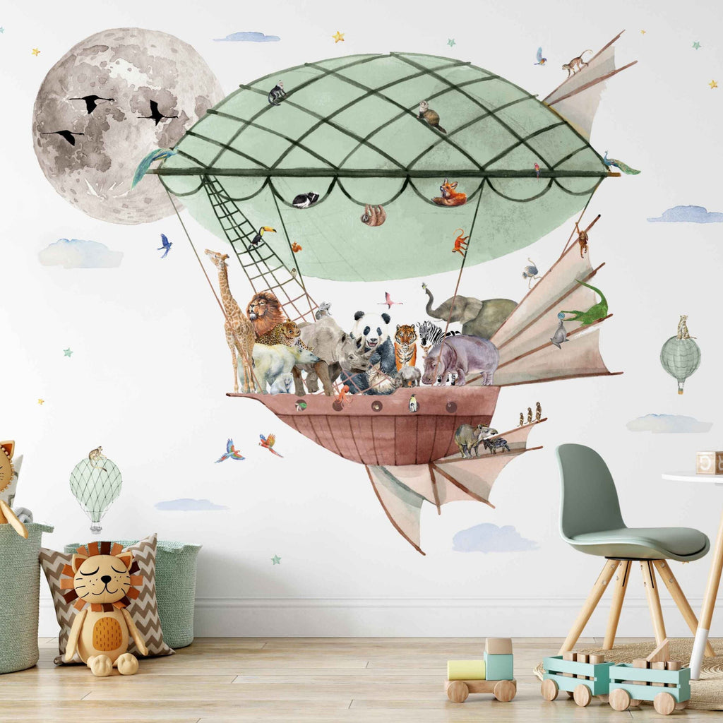 Fleur des Fleurs Behang Zeppelin Green Fly me to the moon in vlies en vinyl.