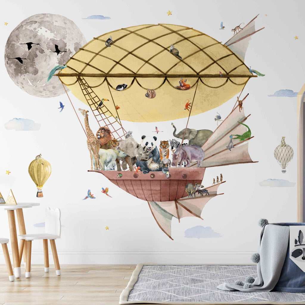 Fleur des Fleurs Behang Zeppelin Oker Fly Me To The Moon in vlies en vinyl.