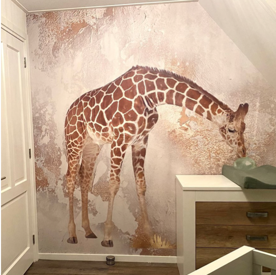 Fleur des Fleurs Behang Copper Gold Giraffe Bubblegum in vinyl en vlies.
