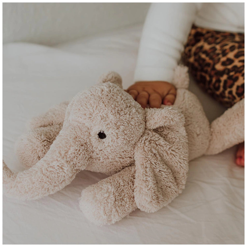 Flow Amsterdam - Hartslag knuffel - George de Olifant - verkrijgbaar in beige en grijs. USB Oplaadbaar.