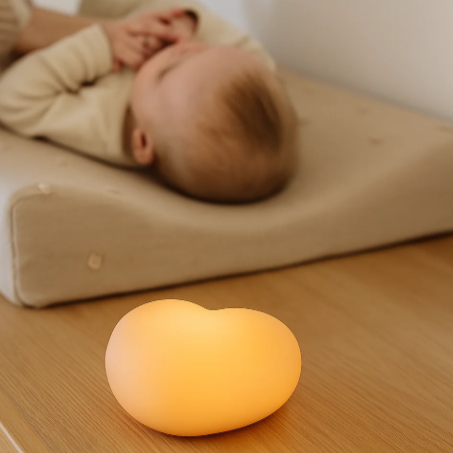 Flow Amsterdam Nachtlampje Nursing Voedingslampje Ruby Dusty Pink. USB oplaadbaar.