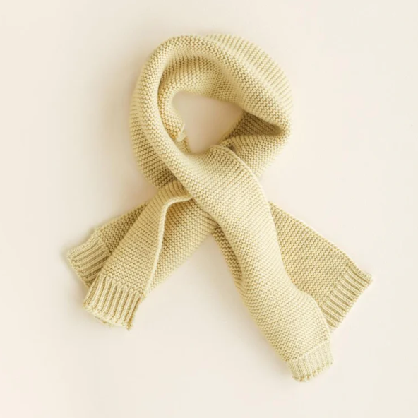 Hvid Sjaal Ivo gemaakt van 100% merinowol in de kleur Light Yellow.