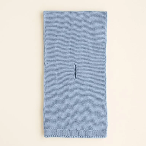 Hvid Sjaal Ivo gemaakt van 100% merinowol in de kleur Light Blue.