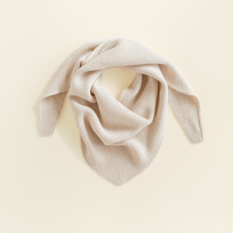 Hvid Triangel Sjaal Josephina gemaakt van 100% merinowol. In de kleur cream.