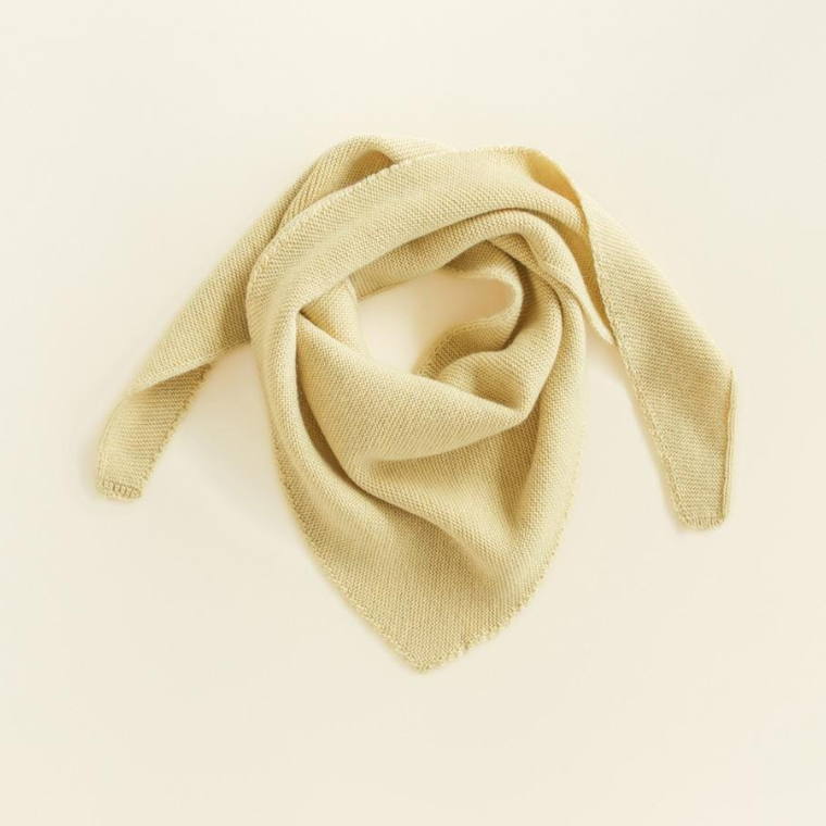 Hvid Sjaal Josephina gemaakt van 100% merinowol in de kleur light yellow.