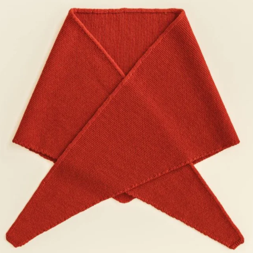 Hvid Sjaal Josephina een triangelvormige sjaal gemaakt van 100% merinowol in de kleur rood.