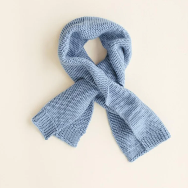 Hvid Sjaal Ivo gemaakt van 100% merinowol in de kleur Light Blue.