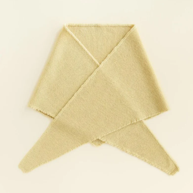 Hvid Sjaal Josephina gemaakt van 100% merinowol in de kleur light yellow.