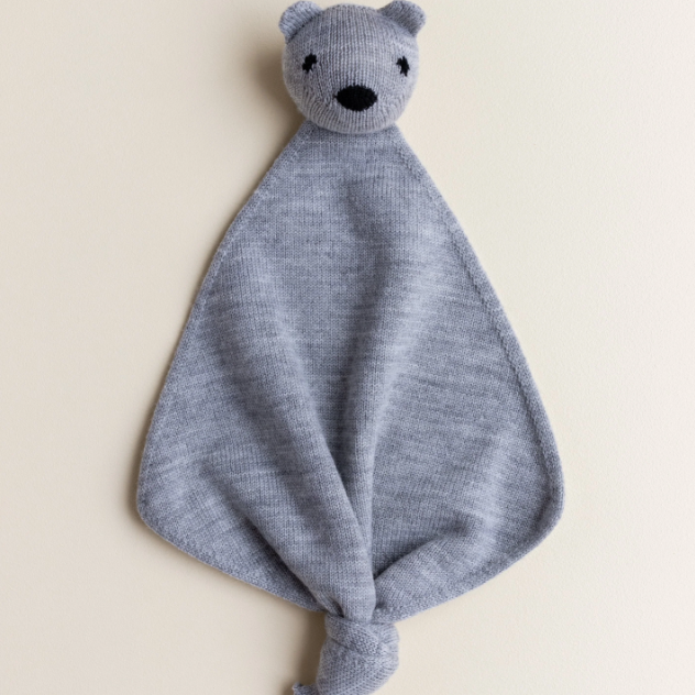 Hvid Teddy Toki Knuffeldoekje merinowol, kleur licht grijs. Met mogelijkheden tot personaliseren. Verkrijgbaar in verschillende kleuren. 