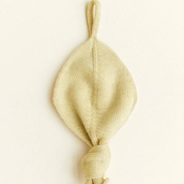 Hvid Titi comforter Light Yellow. Geel speen knuffeldoekje van 100% merinowol.