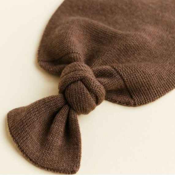 Hvid cocoon in de kleur mocha gemaakt van 100% merinowol.