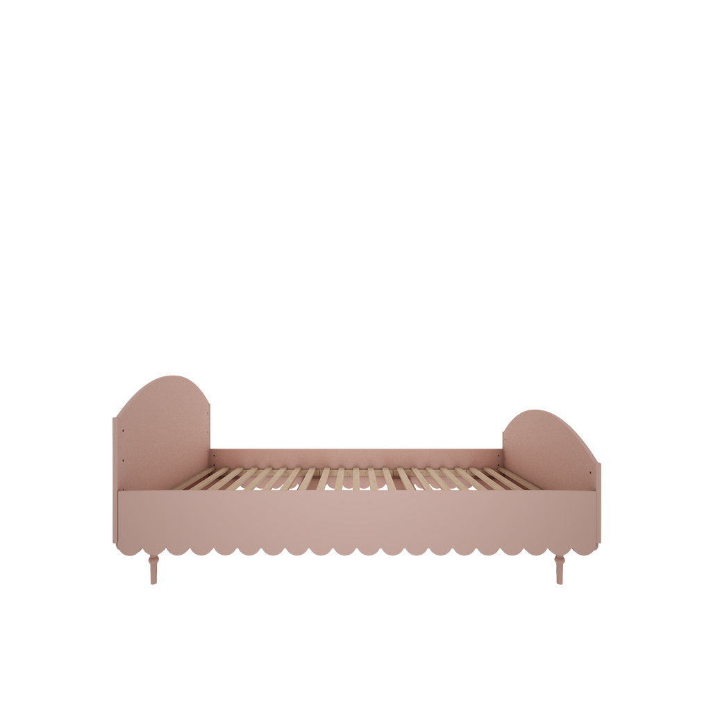 Een roze kinderbed  