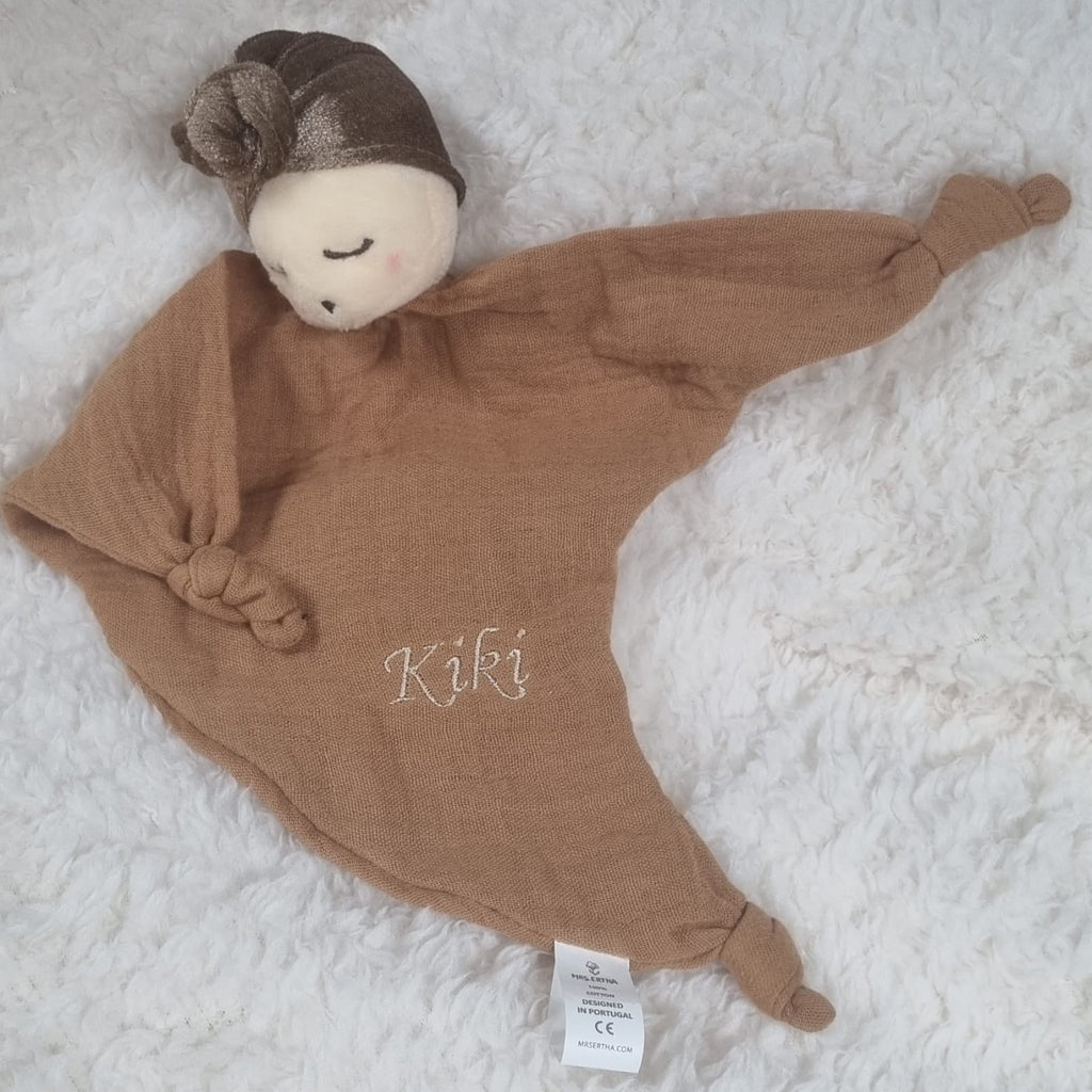 Gepersonaliseerd knuffeldoekje beige, een beige doekje met een hoofdje erop.