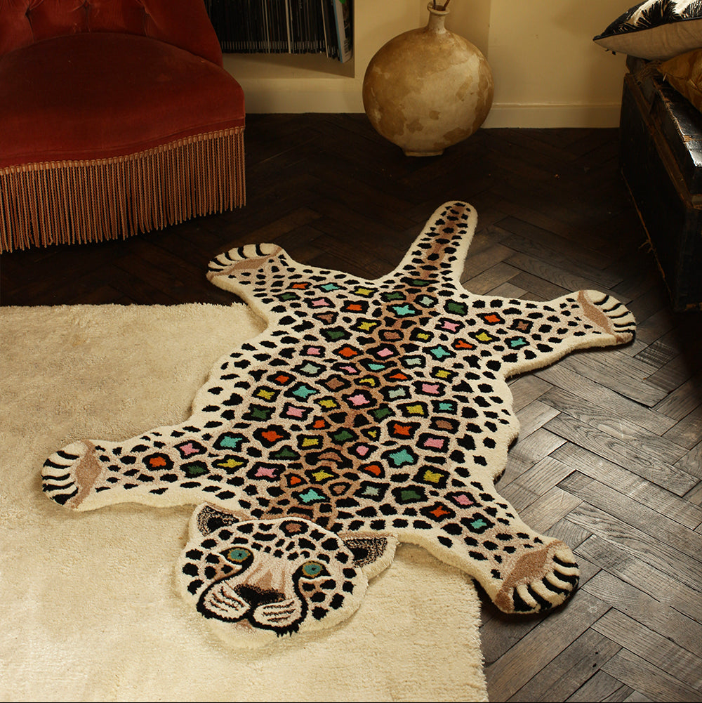 Doing Goods Disco Leopard Rug verkrijgbaar in small, large en extra large.
