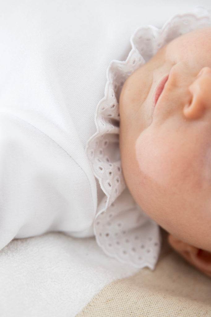 Living Nature Romper Body met prachtig kraagje en mouwtjes in maat 1,3,6 maanden.