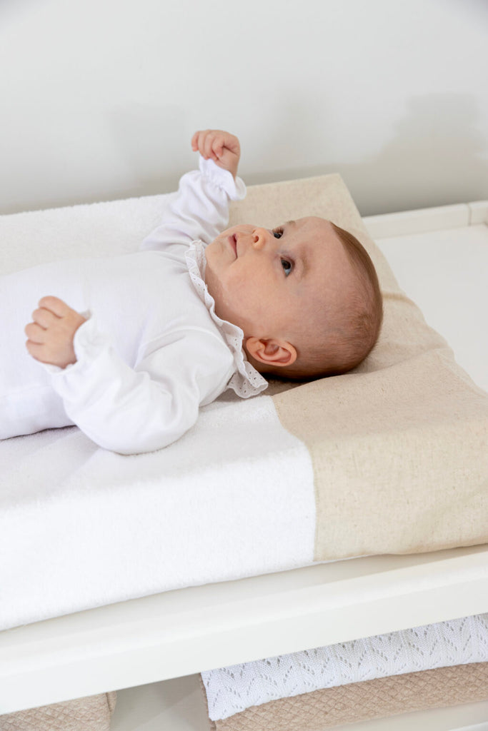 Living Nature Romper Body met prachtig kraagje en mouwtjes in maat 1,3,6 maanden.