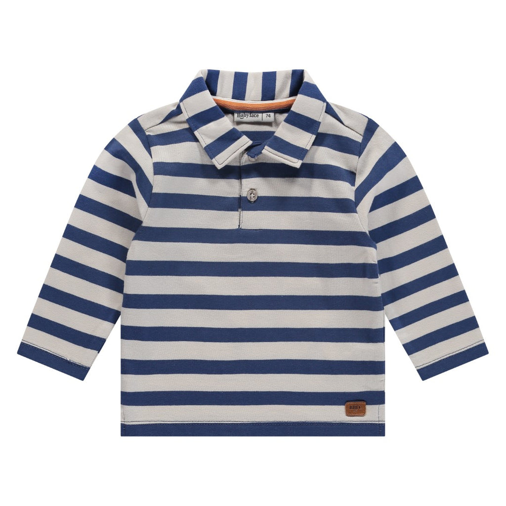 Een blauw met wit gestreepte long sleeve met kraag