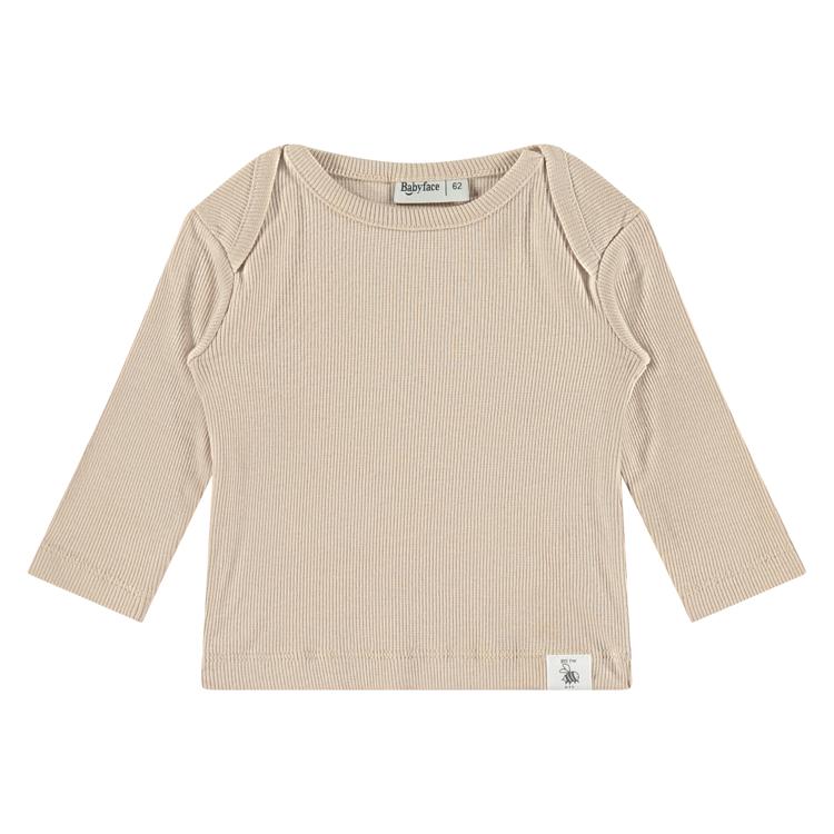 Een beige baby truitje