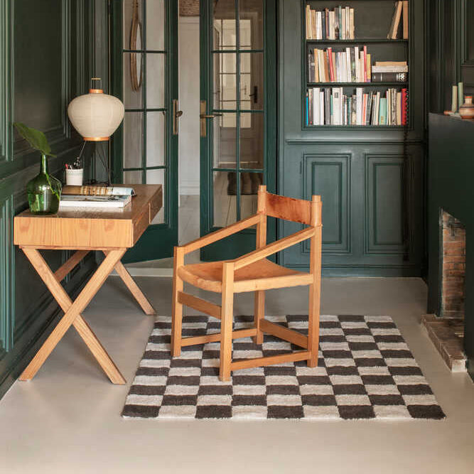 Lorena Canals Machine wasbaar vloerkleed. Rechthoekig. Keuken Tegels in het donker grijs.