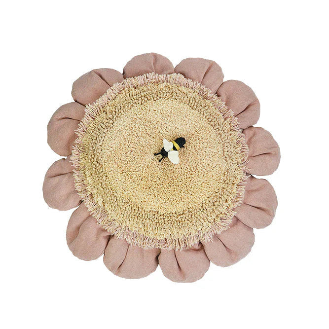 Lorena Canals Poef in de vorm van een bloem met een afneembare knuffel van een bij er op.