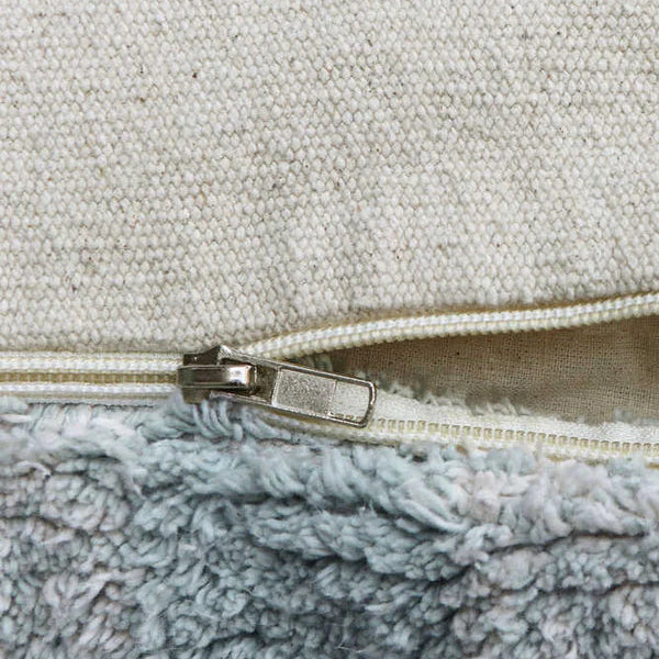 Lorena Canals Poef Vichy Blue Sage. Poef blauw wit geblokt.