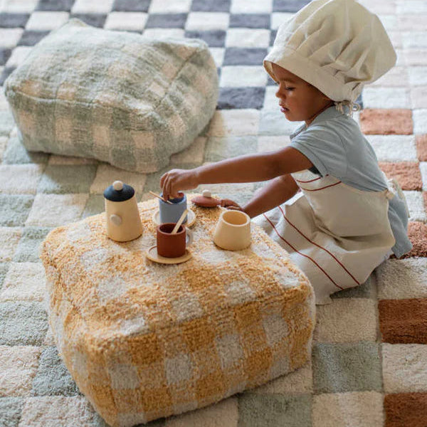 Lorena Canals - Poef - Vichy Honey. Rechthoekige poef, goud geel en wit geblokt.