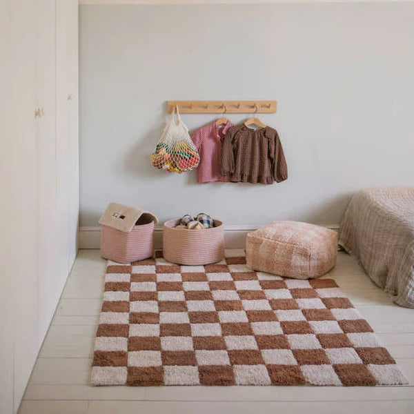 Lorena Canals Poef Vichy Roze, licht roze geblokte vierkante poef.