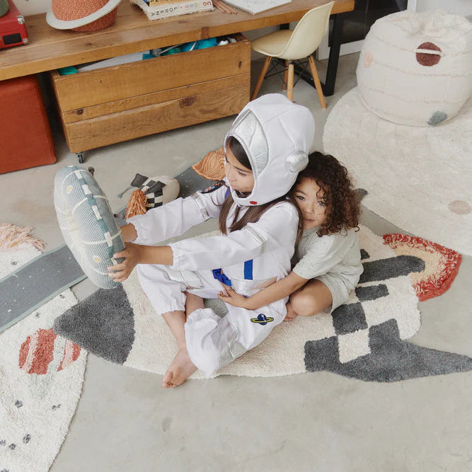 Lorena Canals, een machine wasbaar vloerkleed in de vorm van een raket.