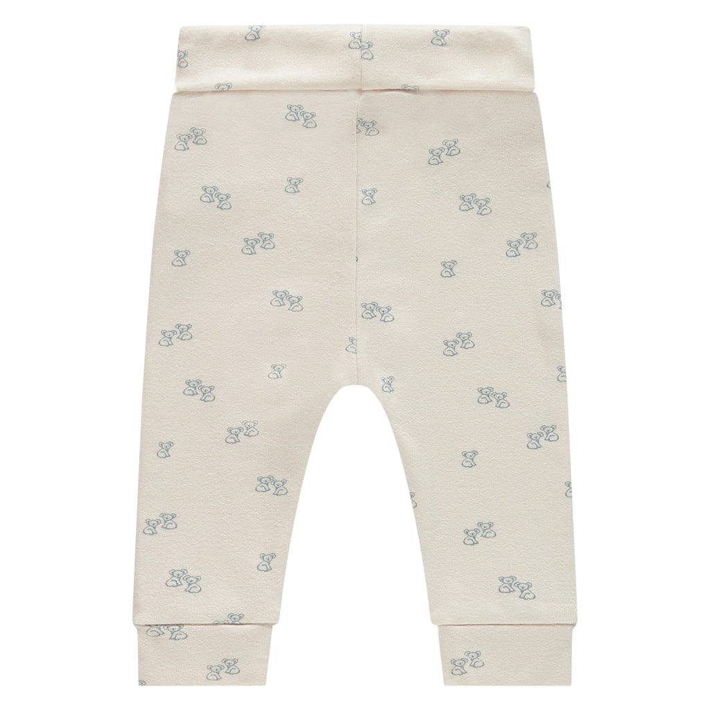 Een wit babybroekje met blauw koala beertjes 