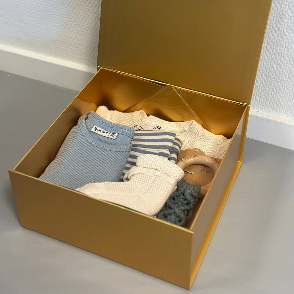 Lovt Amsterdam Kraammand Goud met blauwe kraamcadeautjes