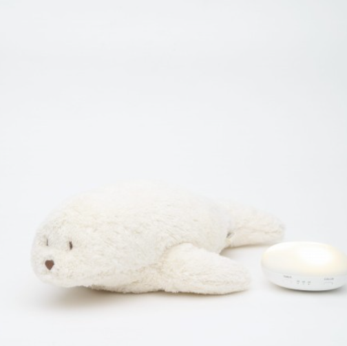 Knuffel in de vorm van een zeehond met een module in het buikje met Hartslag en Licht 